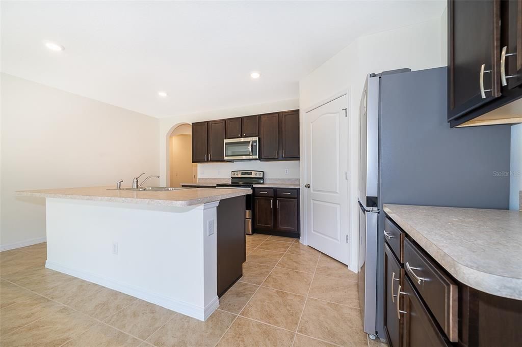 For Rent: $2,050 (4 beds, 2 baths, 1851 Square Feet)