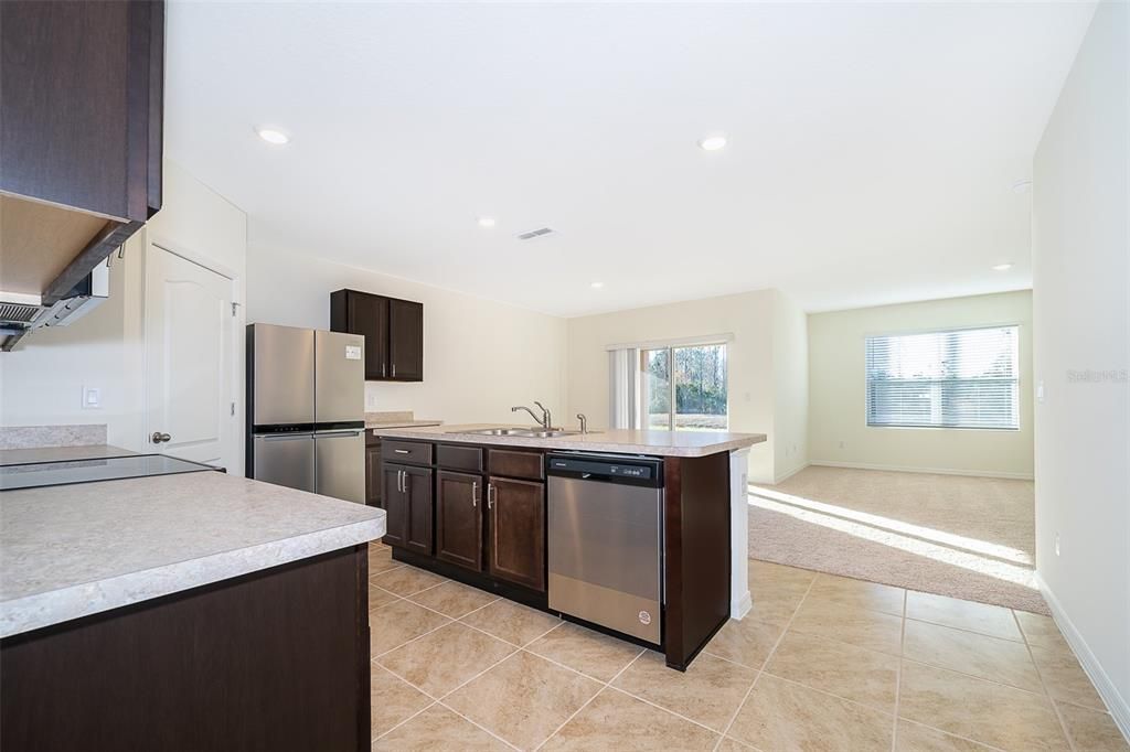 For Rent: $2,050 (4 beds, 2 baths, 1851 Square Feet)