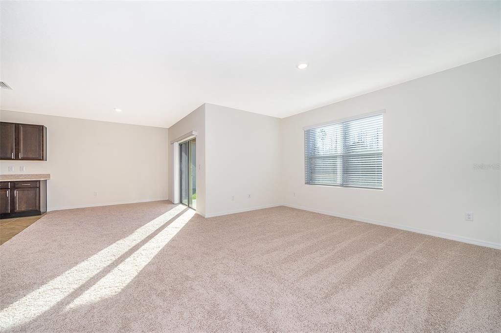 For Rent: $2,050 (4 beds, 2 baths, 1851 Square Feet)