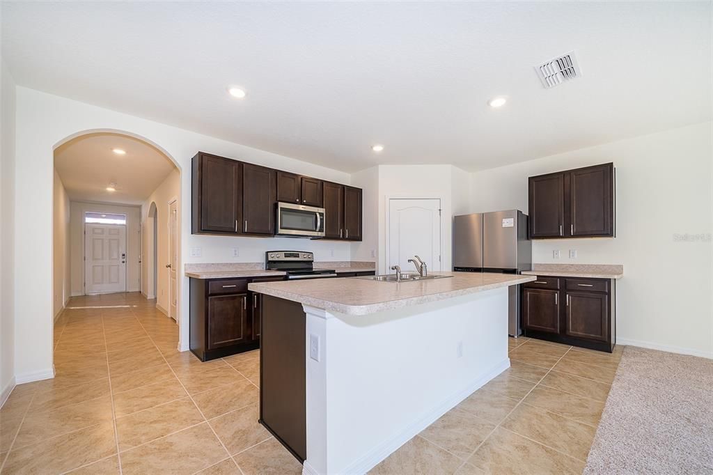 For Rent: $2,050 (4 beds, 2 baths, 1851 Square Feet)