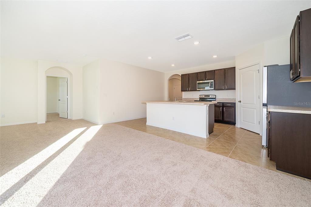 For Rent: $2,050 (4 beds, 2 baths, 1851 Square Feet)
