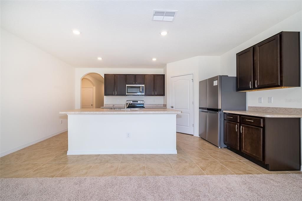 For Rent: $2,050 (4 beds, 2 baths, 1851 Square Feet)