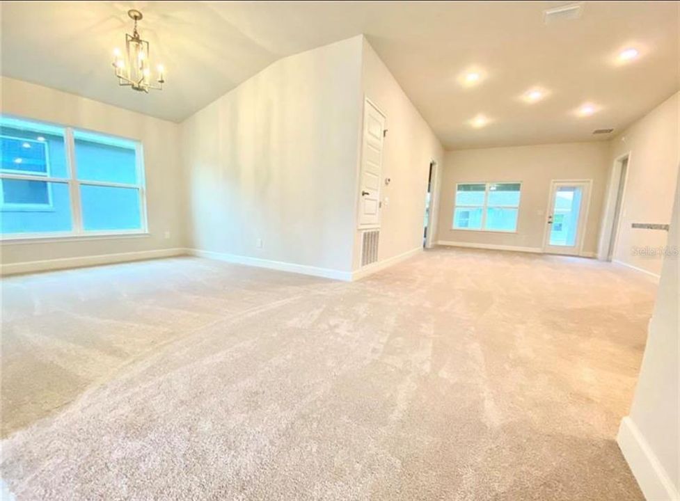 For Rent: $1,950 (4 beds, 2 baths, 1820 Square Feet)