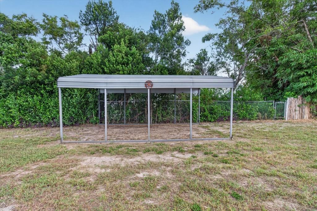 Active With Contract: $210,000 (2 beds, 1 baths, 1088 Square Feet)