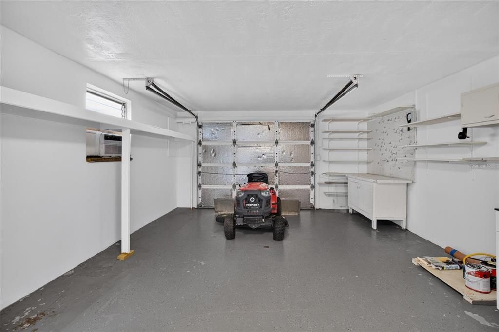 Active With Contract: $210,000 (2 beds, 1 baths, 1088 Square Feet)