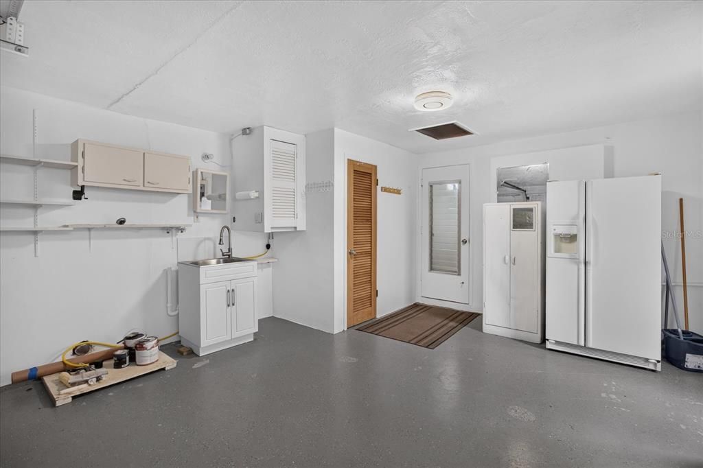 Active With Contract: $210,000 (2 beds, 1 baths, 1088 Square Feet)