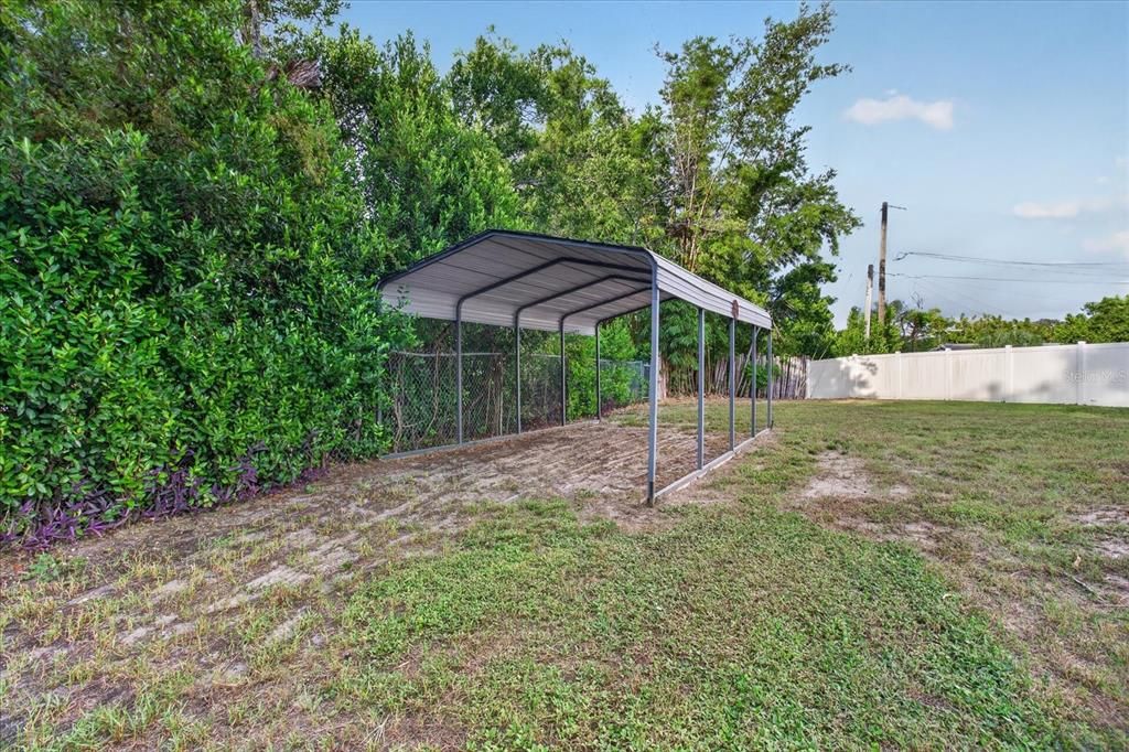 Active With Contract: $210,000 (2 beds, 1 baths, 1088 Square Feet)