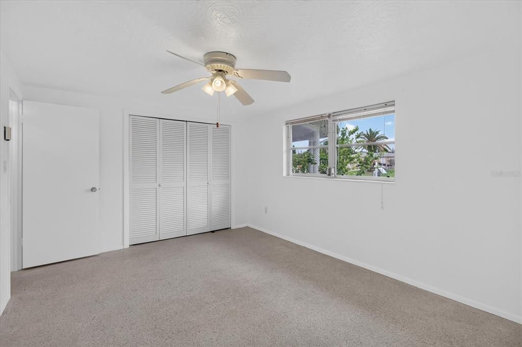 Active With Contract: $210,000 (2 beds, 1 baths, 1088 Square Feet)