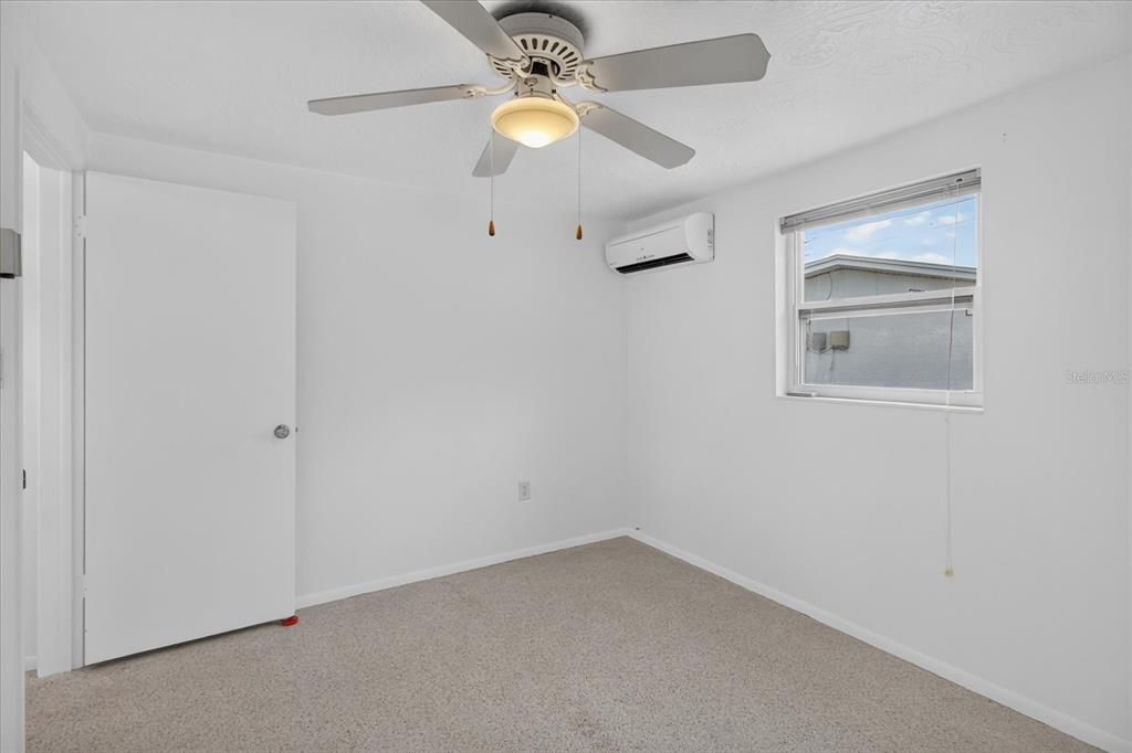 Active With Contract: $210,000 (2 beds, 1 baths, 1088 Square Feet)