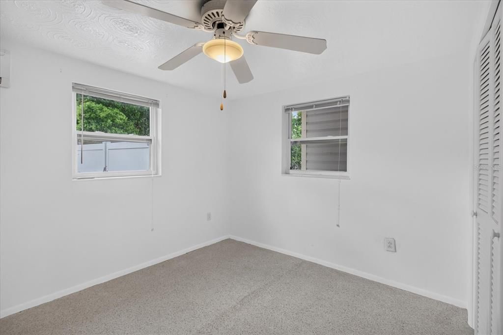 Active With Contract: $210,000 (2 beds, 1 baths, 1088 Square Feet)