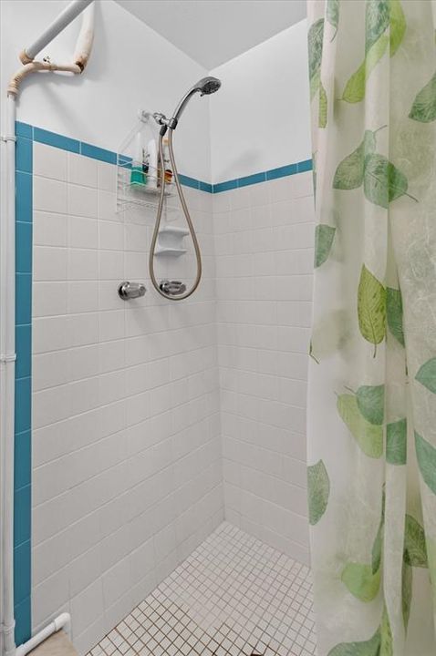 Active With Contract: $210,000 (2 beds, 1 baths, 1088 Square Feet)