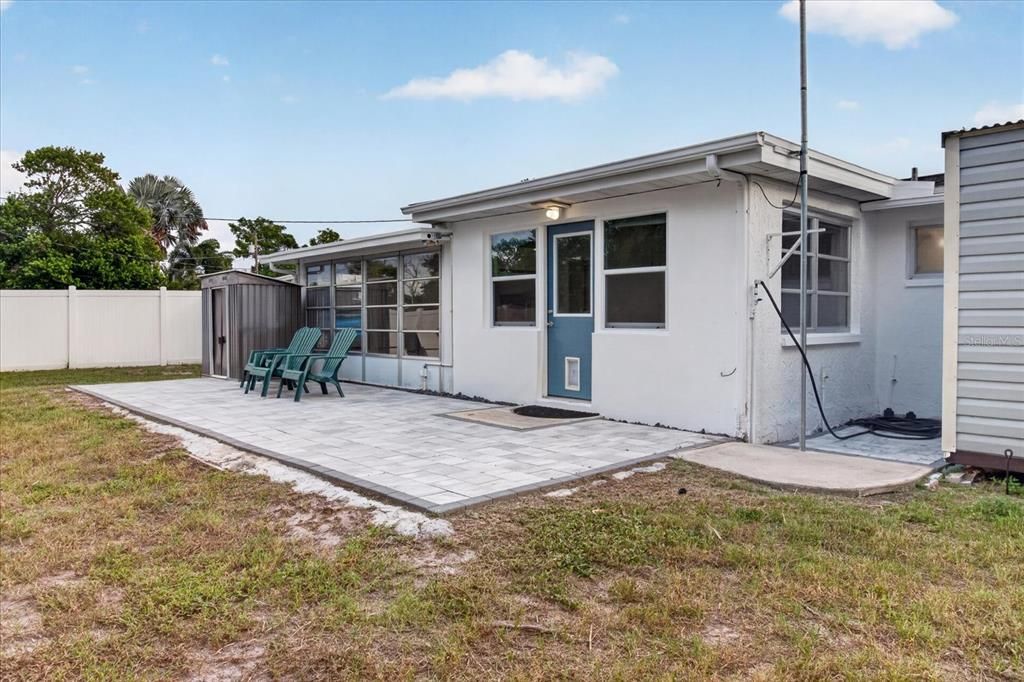 Active With Contract: $210,000 (2 beds, 1 baths, 1088 Square Feet)