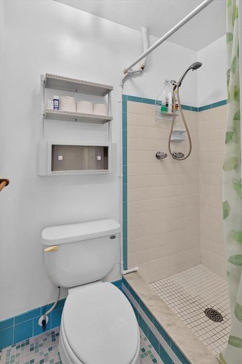 Active With Contract: $210,000 (2 beds, 1 baths, 1088 Square Feet)