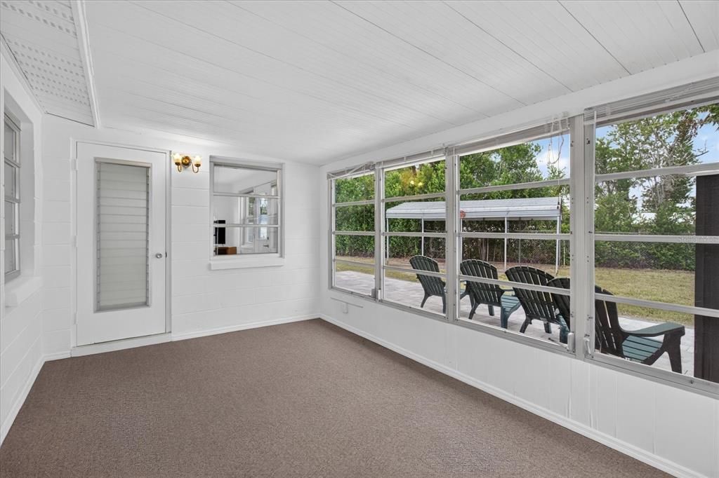 Active With Contract: $210,000 (2 beds, 1 baths, 1088 Square Feet)