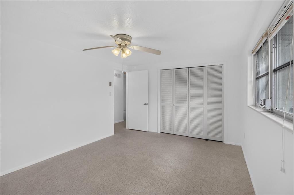 Active With Contract: $210,000 (2 beds, 1 baths, 1088 Square Feet)