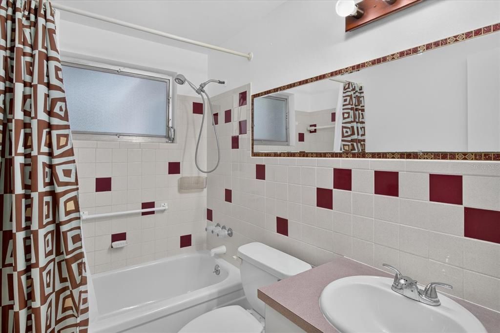 Active With Contract: $210,000 (2 beds, 1 baths, 1088 Square Feet)