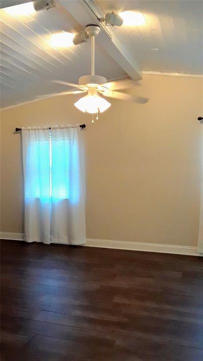 For Rent: $2,200 (4 beds, 2 baths, 1934 Square Feet)