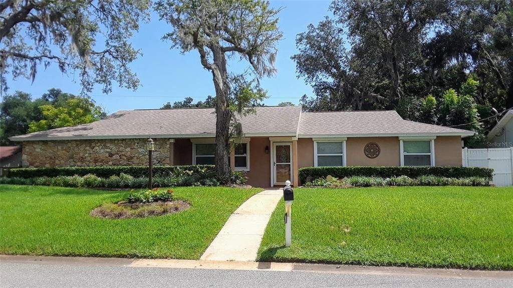 For Rent: $2,200 (4 beds, 2 baths, 1934 Square Feet)