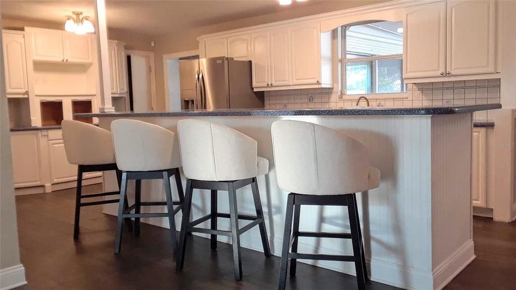 For Rent: $2,200 (4 beds, 2 baths, 1934 Square Feet)