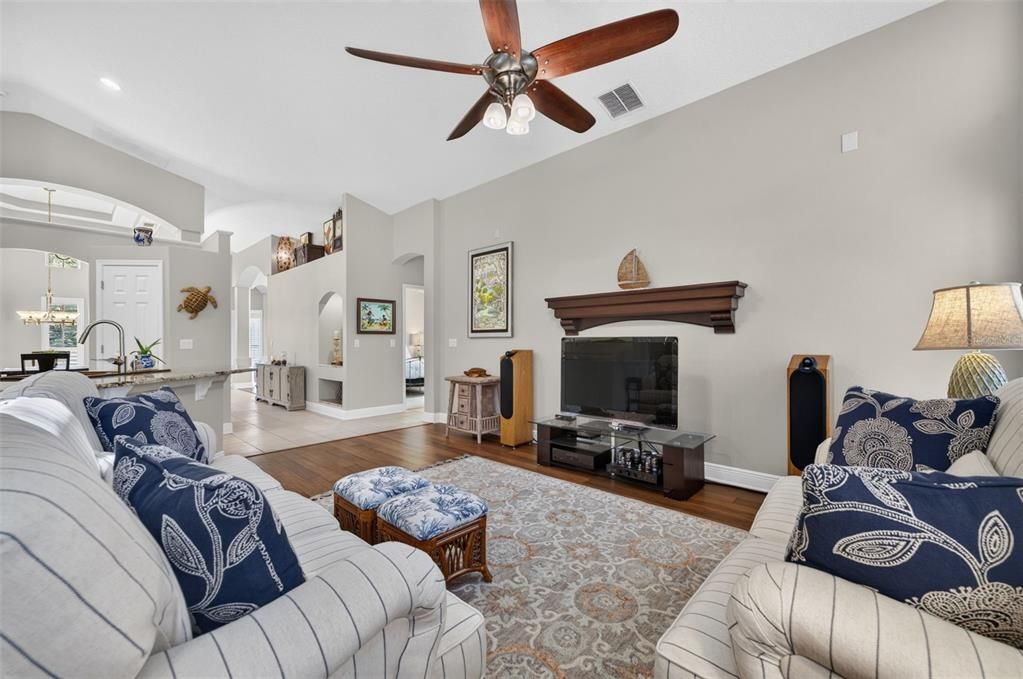 : $620,000 (4 camas, 2 baños, 2050 Pies cuadrados)