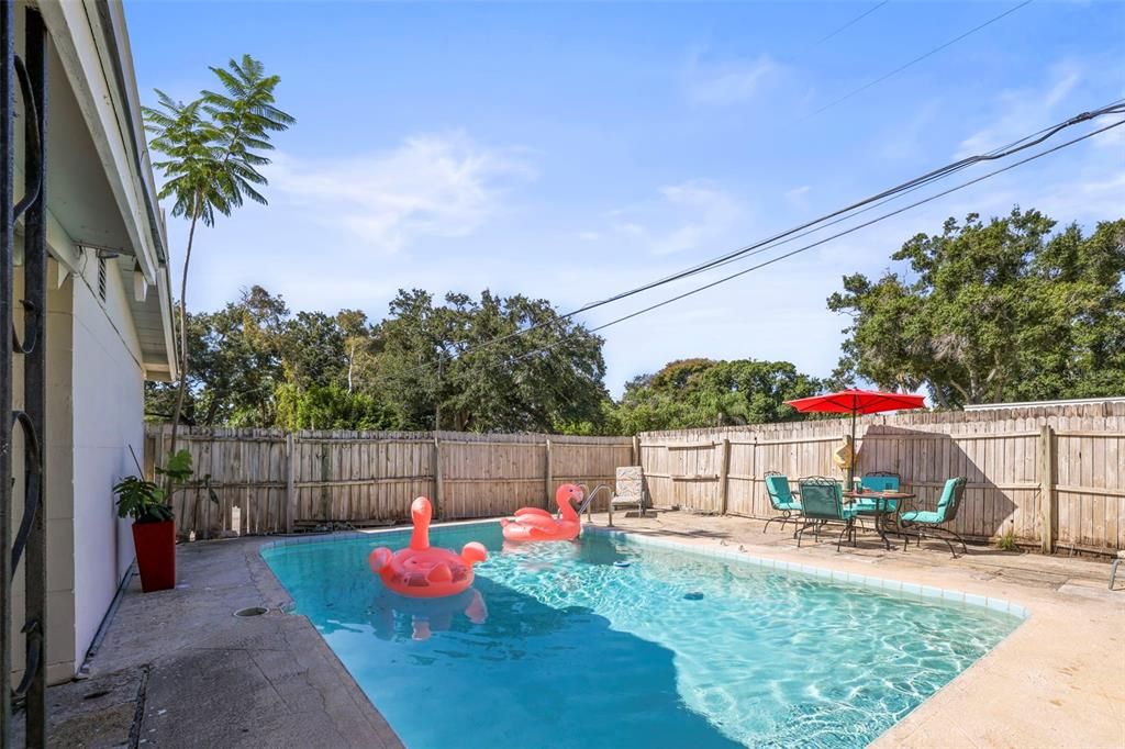 For Sale: $349,900 (3 beds, 2 baths, 902 Square Feet)