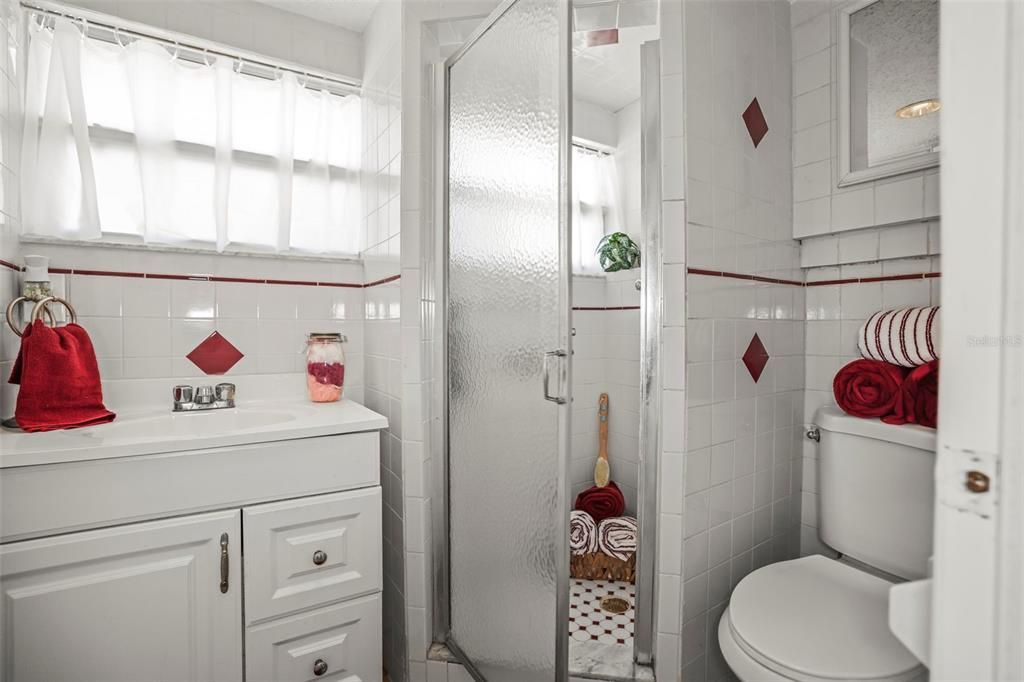 For Sale: $349,900 (3 beds, 2 baths, 902 Square Feet)