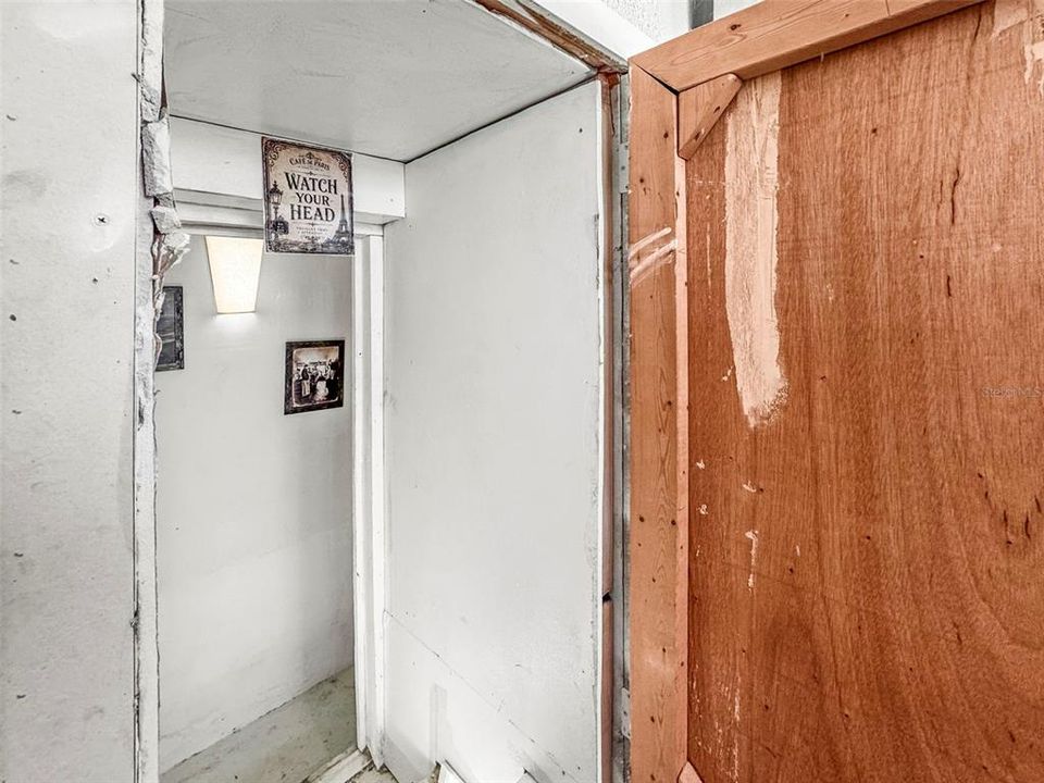 For Sale: $349,900 (3 beds, 2 baths, 902 Square Feet)