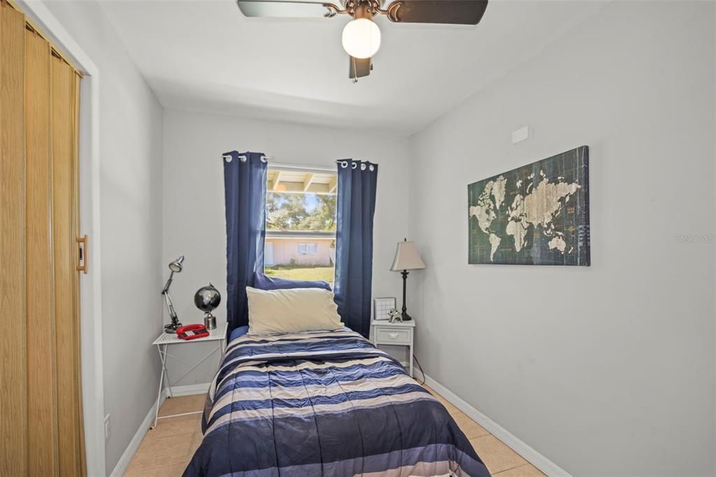 For Sale: $349,900 (3 beds, 2 baths, 902 Square Feet)