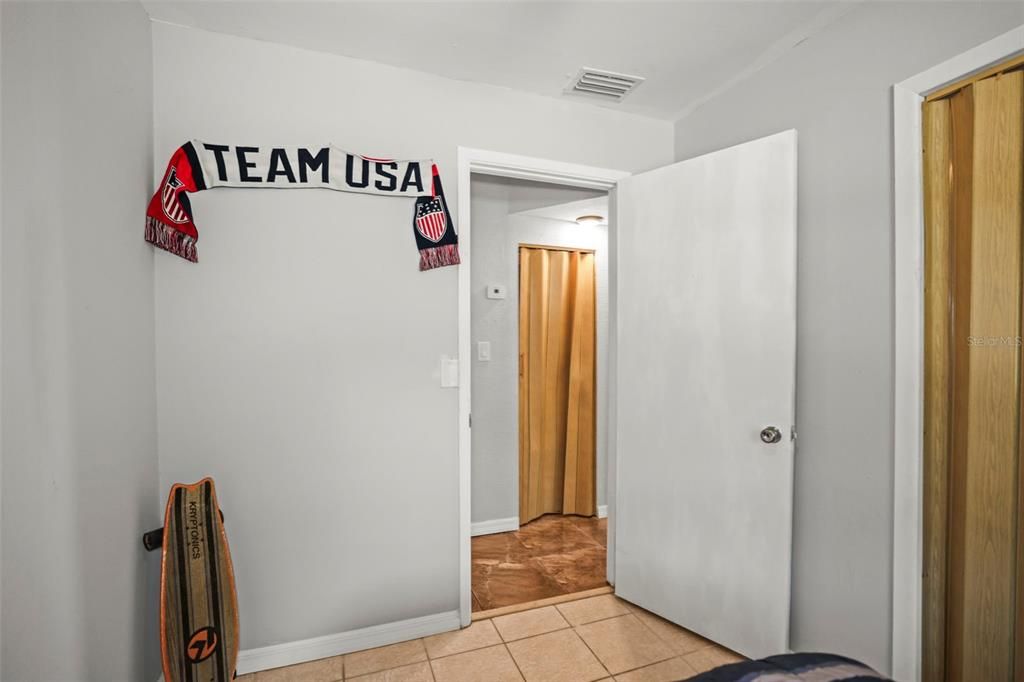For Sale: $349,900 (3 beds, 2 baths, 902 Square Feet)