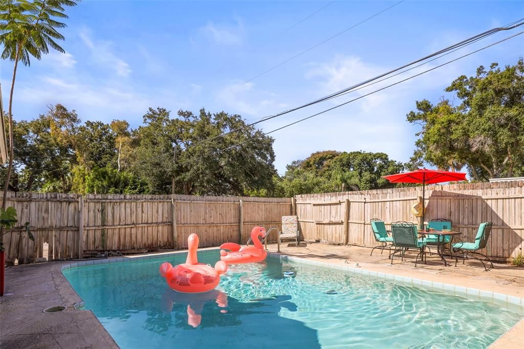 For Sale: $349,900 (3 beds, 2 baths, 902 Square Feet)
