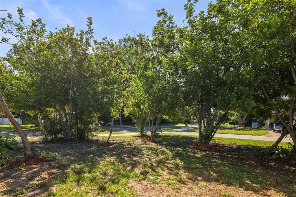 For Sale: $349,900 (3 beds, 2 baths, 902 Square Feet)