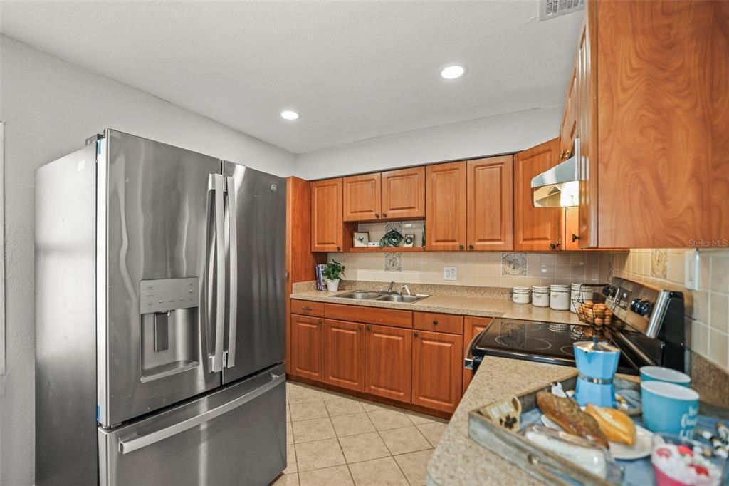 For Sale: $349,900 (3 beds, 2 baths, 902 Square Feet)