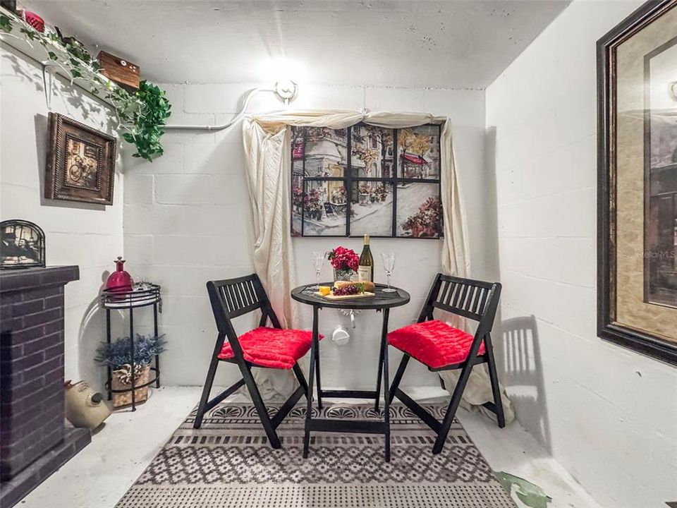 For Sale: $349,900 (3 beds, 2 baths, 902 Square Feet)