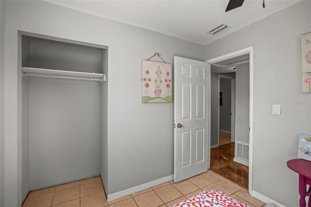 For Sale: $349,900 (3 beds, 2 baths, 902 Square Feet)