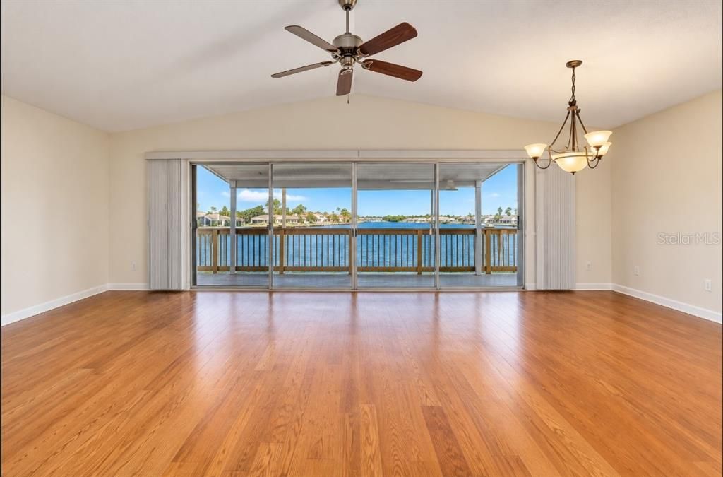For Sale: $560,000 (2 beds, 2 baths, 1056 Square Feet)