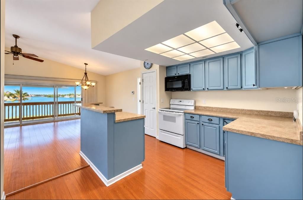 For Sale: $560,000 (2 beds, 2 baths, 1056 Square Feet)