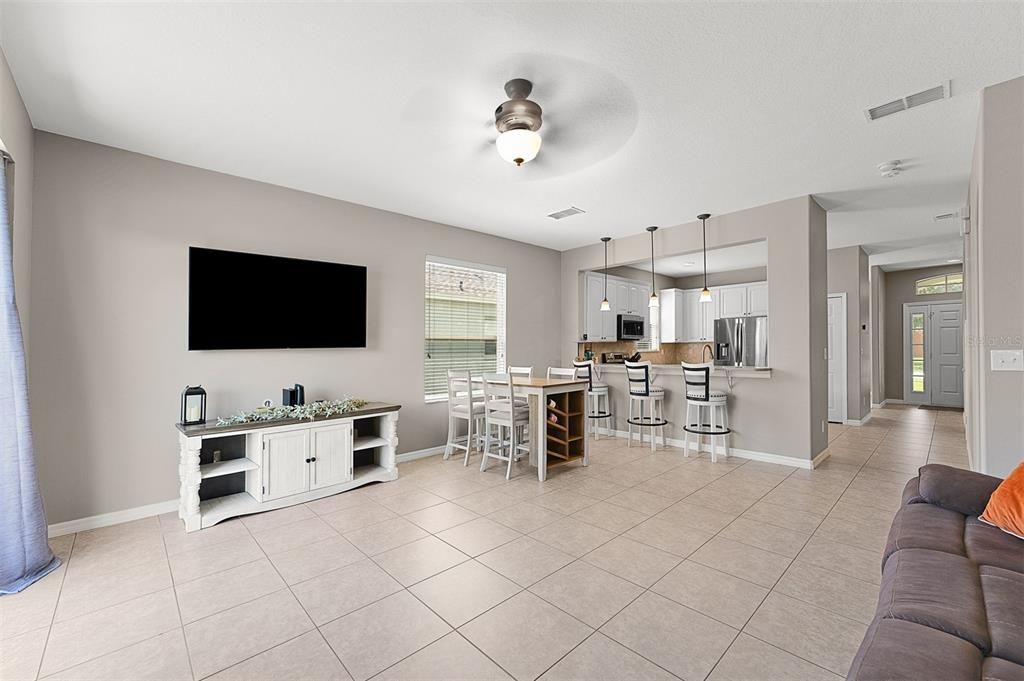 For Sale: $389,000 (3 beds, 2 baths, 1951 Square Feet)