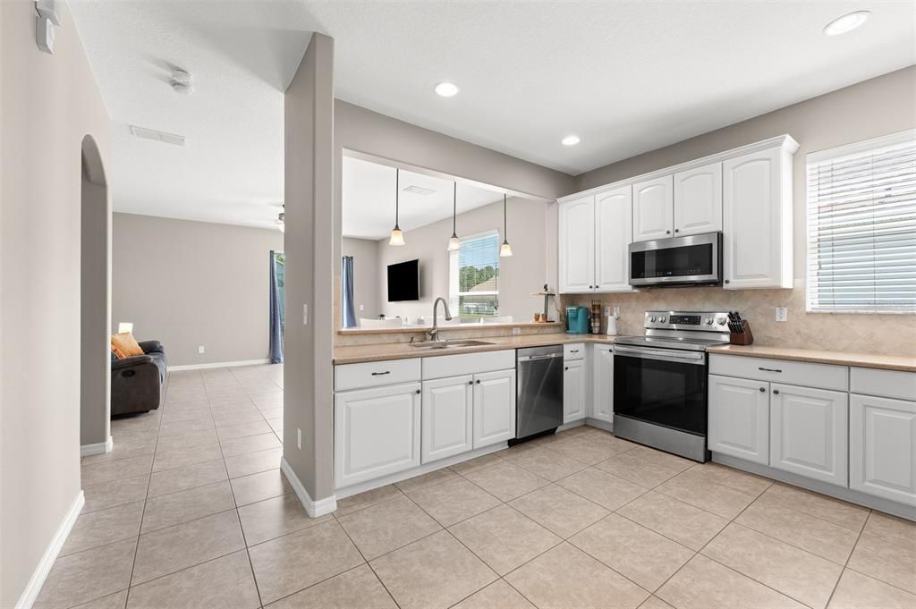 For Sale: $389,000 (3 beds, 2 baths, 1951 Square Feet)