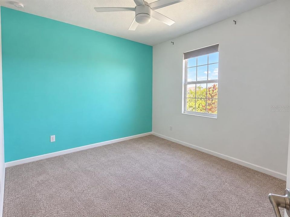 For Sale: $359,900 (4 beds, 3 baths, 2484 Square Feet)