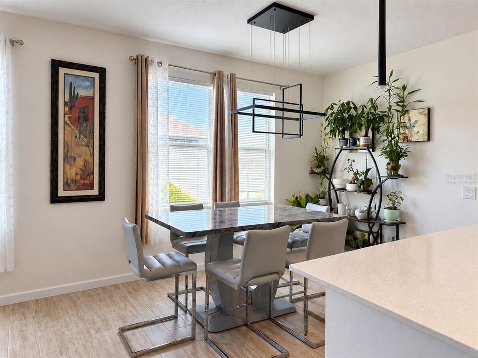 For Sale: $359,900 (4 beds, 3 baths, 2484 Square Feet)