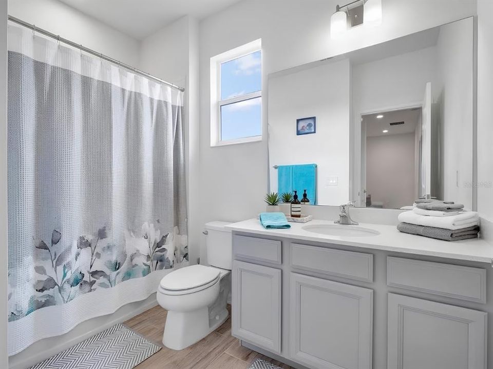 For Sale: $359,900 (4 beds, 3 baths, 2484 Square Feet)