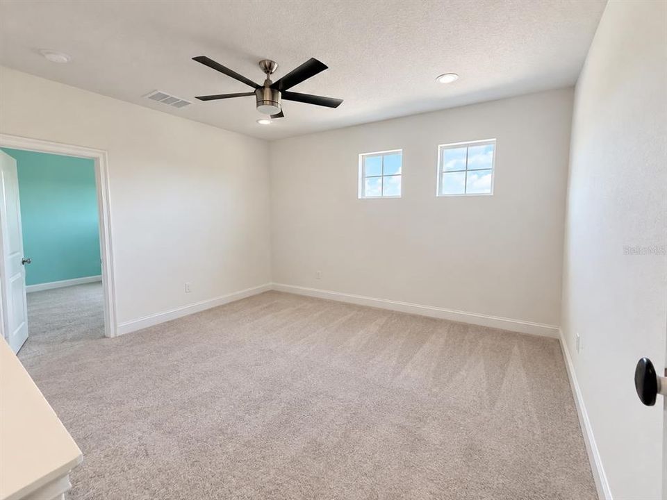 For Sale: $359,900 (4 beds, 3 baths, 2484 Square Feet)