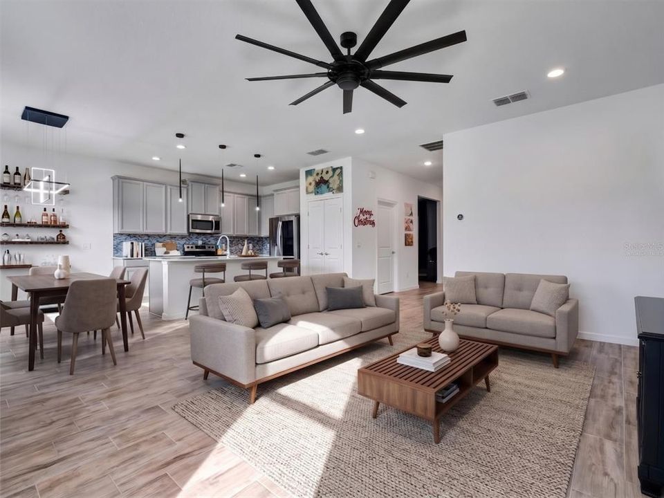 For Sale: $359,900 (4 beds, 3 baths, 2484 Square Feet)