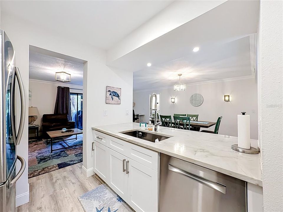 En Venta: $329,000 (2 camas, 2 baños, 1112 Pies cuadrados)