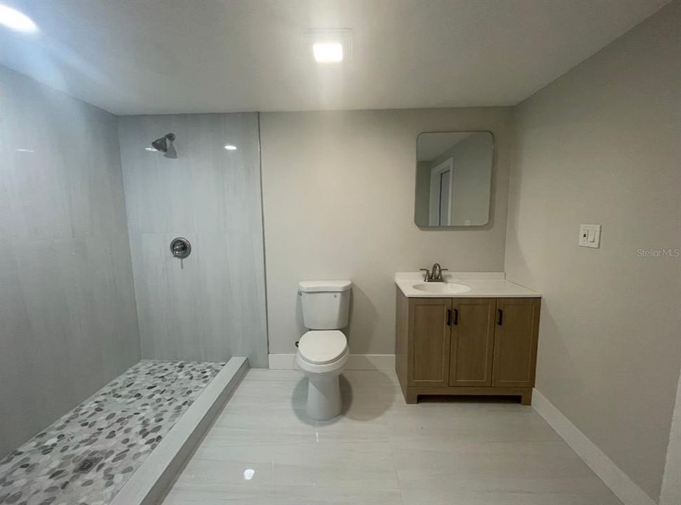 For Rent: $2,000 (4 beds, 2 baths, 816 Square Feet)