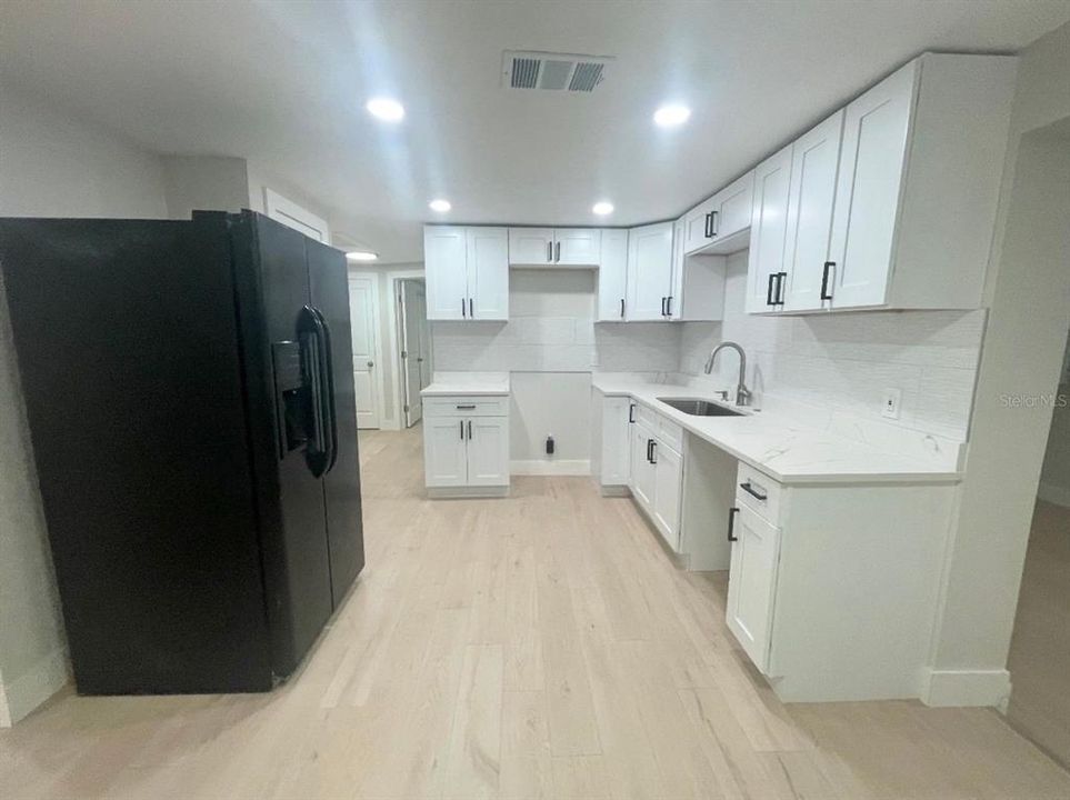 For Rent: $2,000 (4 beds, 2 baths, 816 Square Feet)