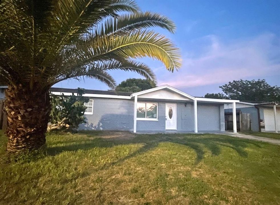 For Rent: $2,000 (4 beds, 2 baths, 816 Square Feet)