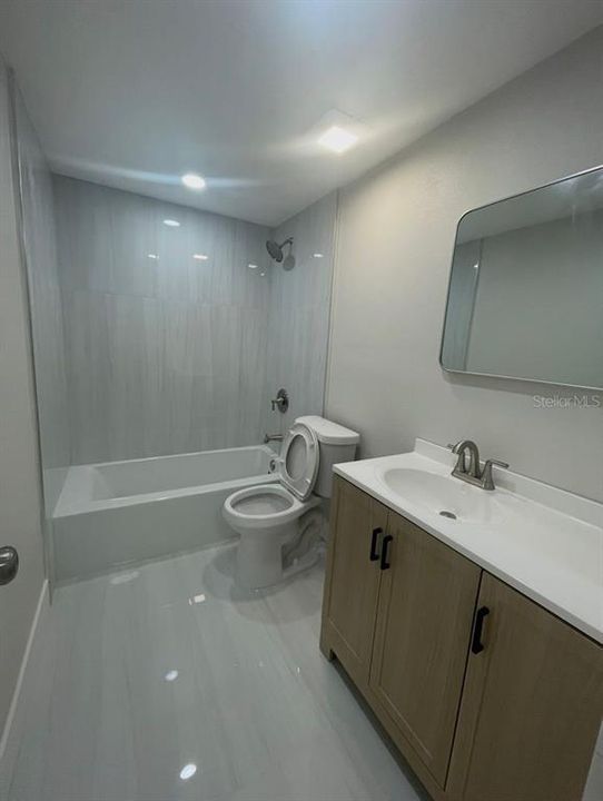 For Rent: $2,000 (4 beds, 2 baths, 816 Square Feet)