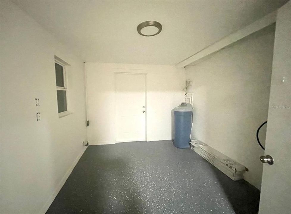 For Rent: $2,000 (4 beds, 2 baths, 816 Square Feet)