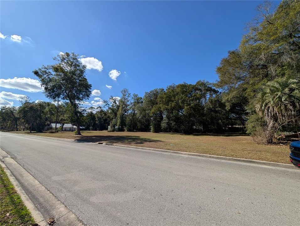 На продажу: $139,000 (1.62 acres)